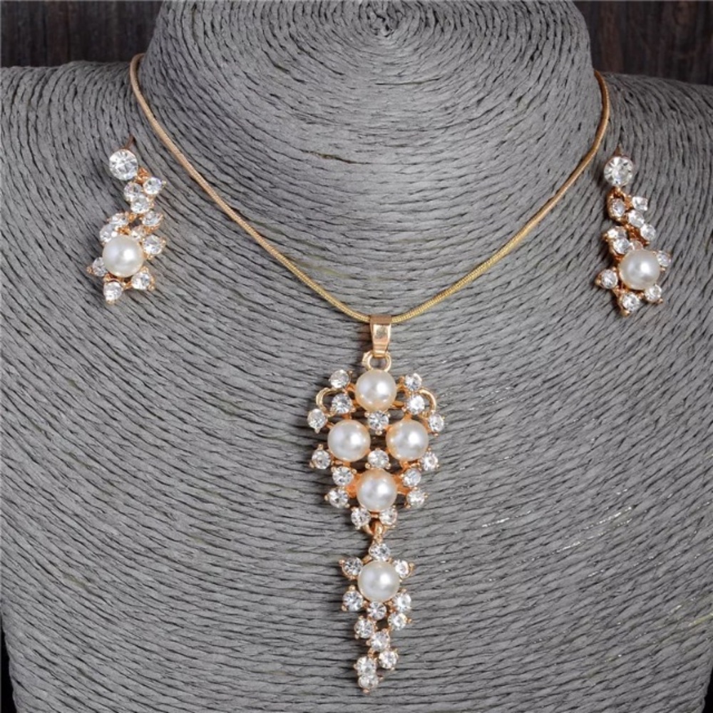 🆕 Cluster Pearl Pendant Necklace Earrings Set - Picture 1 of 6
